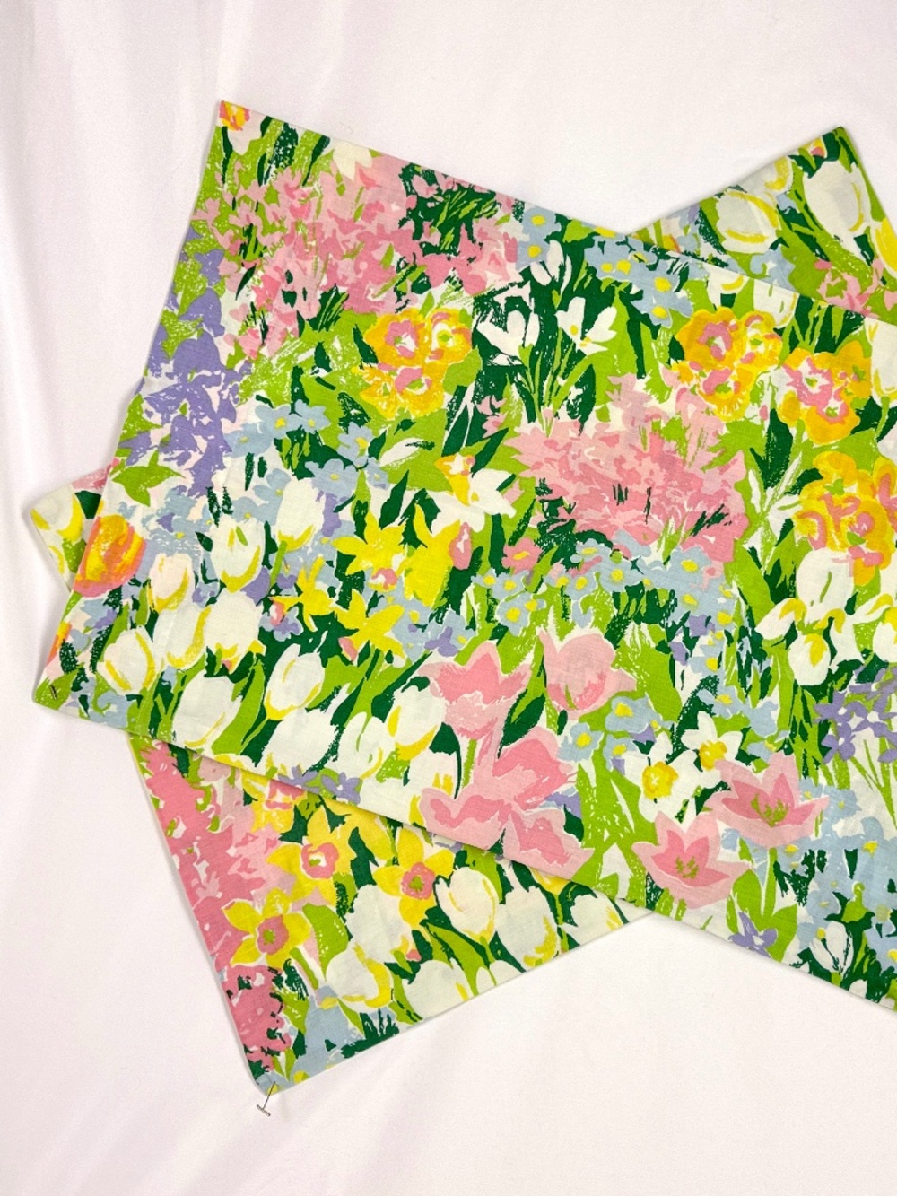 2 Vintage Chelsea Standard Pillowcases Stevens Utica MCM Flower Power